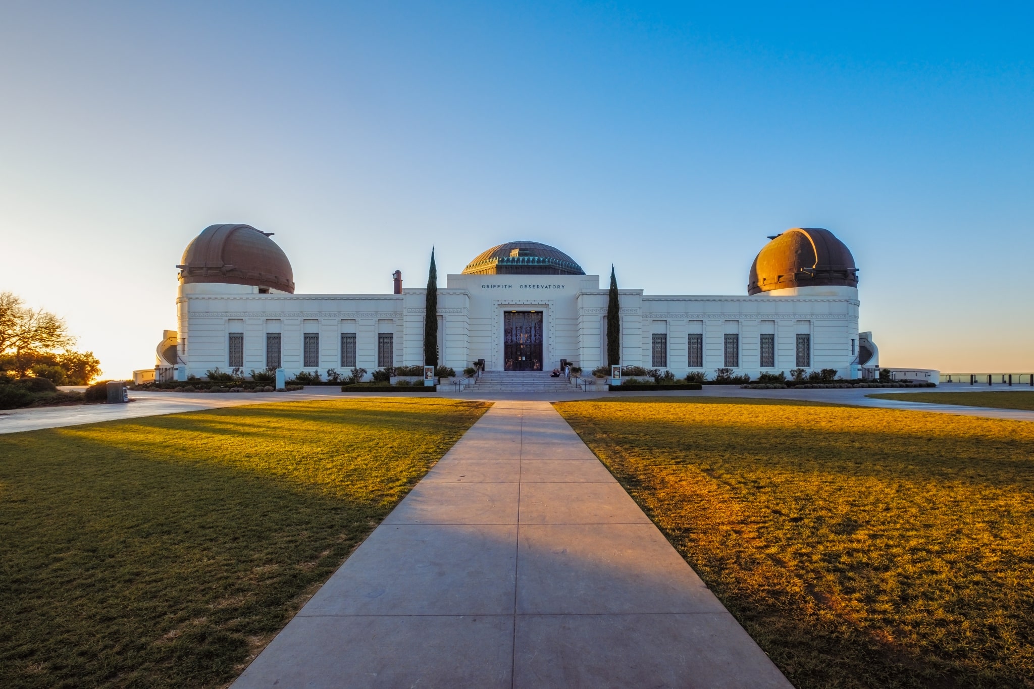 landscape view of griffith observatory in los PDS9LDN