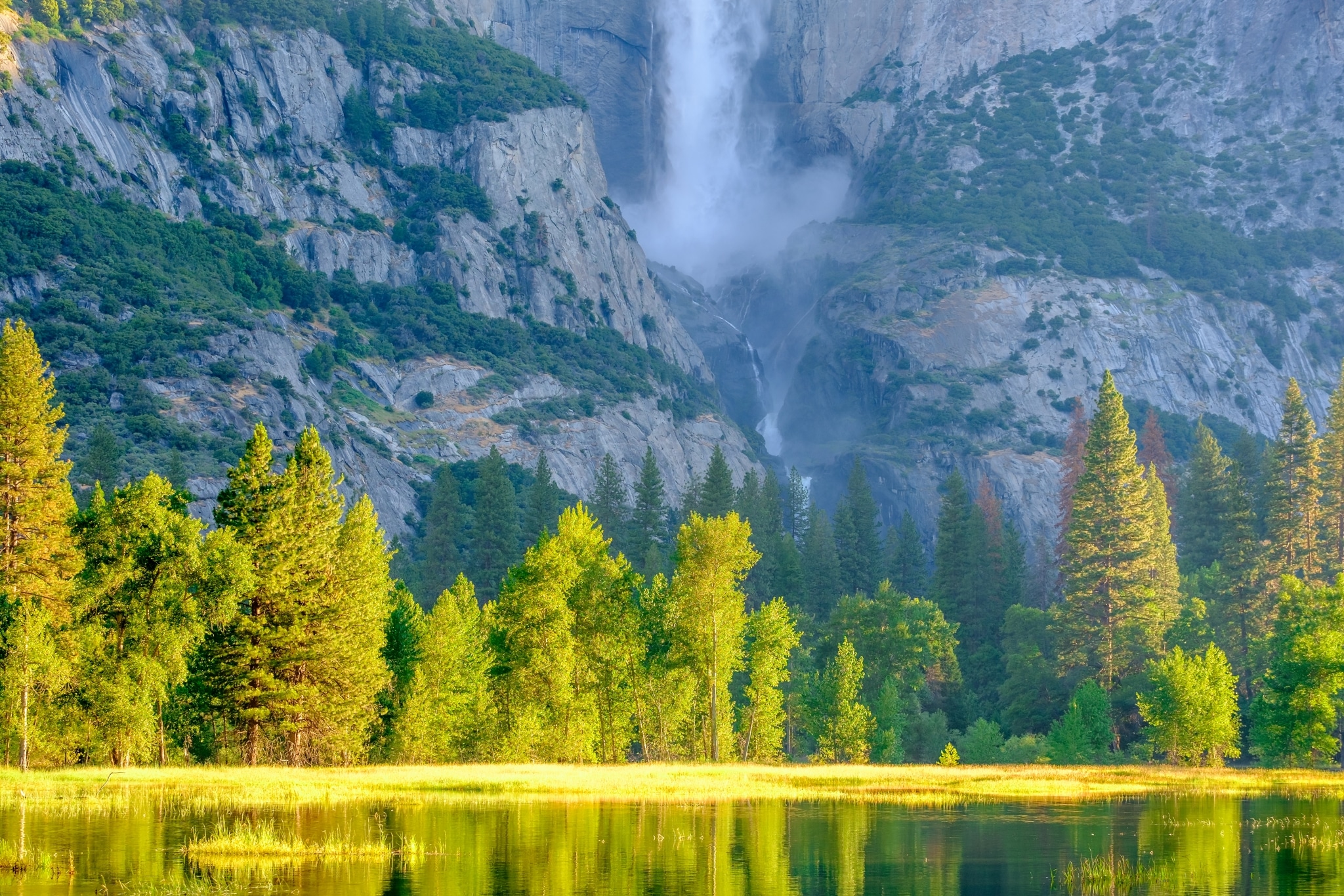 merced river and yosemite falls landscape PQYGH35