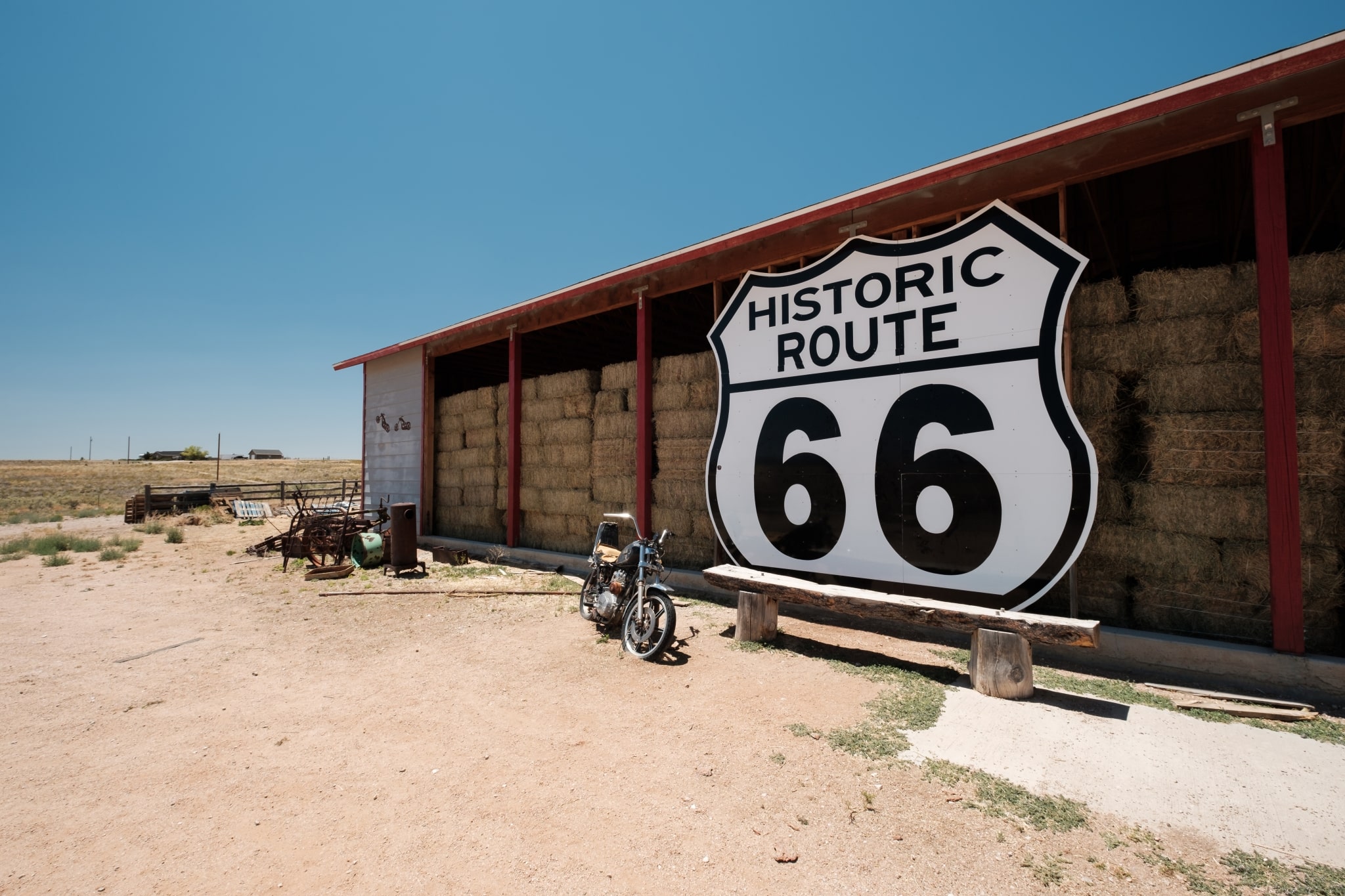 old motorcycle near historic route 66 in P6SHSLC