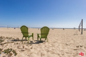 702 PALISADES BEACH Road Santa Monica ca 90402